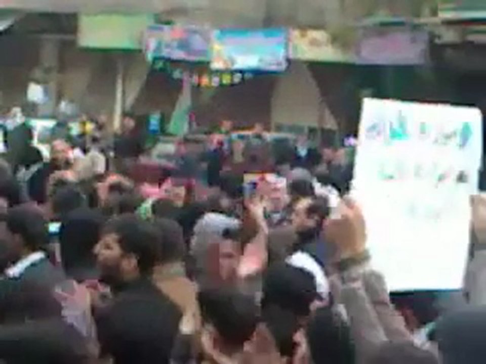 فري برس   ريف دمشق زملكا تشييع الشهيد المجند عرفان الكردي الذي قضى على يد عصابات الأسد لرفضه اطلاق النار على المدنين العزل في حماة 8 12 2011 ج2