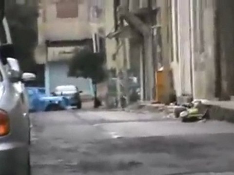 فري برس حمص جورة الشياح المدرعات تطلق النار على المظاهرة 9 12 2011
