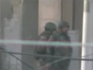 فري برس   درعا البلد انتشار أمني على الطريق الواصل بين المسجد العمري ومسجد ابوبكر الصديق جمعة اضراب الكرامة 9 12 2011