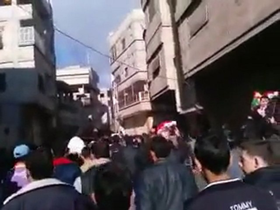 فري برس   ريف دمشق   مدينة سقبا   مظارة حاشدة جمعة اضراب الكرامة 9 12 2011