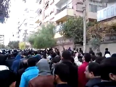 فري برس مظاهرة في جامع الهدى بدوما جمعة اضراب الكرامة 9 12 2011