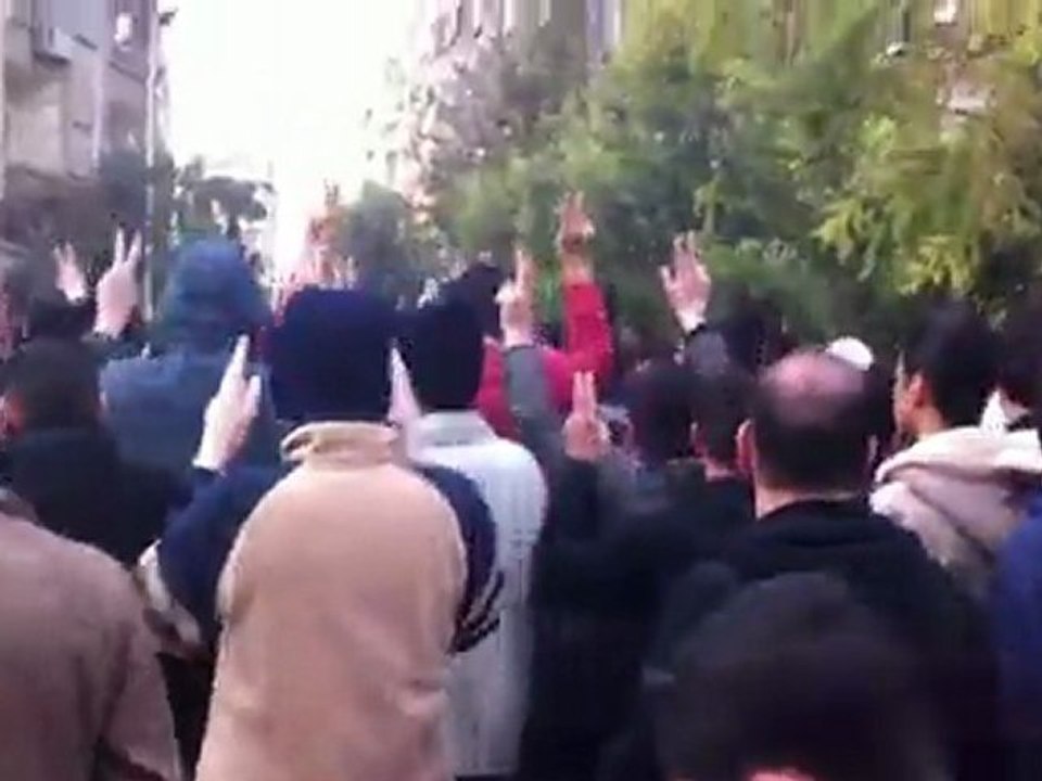 فري برس   ريف دمشق دوما  مظاهرة حاشدة  جمعة اضراب الكرامة 9 12 2011