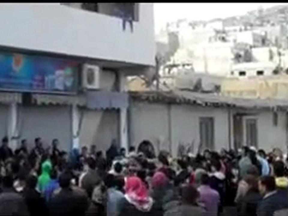 فري برس   مظاهرة دمشق حي برزة بدنا قناة الجزيرة 9 12 2011