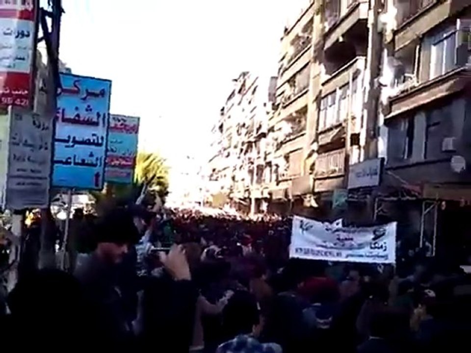 فري برس  ريف دمشق   زملكا   تشييع الشهيد البطل محمد رسلان 10 12 2011 ج9