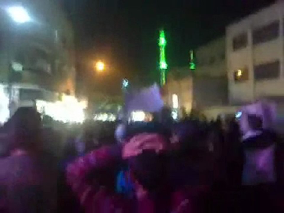 فري برس  ريف دمشق زملكا مظاهرة مسائية حاشدة نصرة لحمص 10 12 2011  ج6