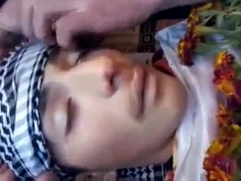 فري برس إدلب معرة النعمان جثمان الشهيد أيمن منديل 10 12 2011