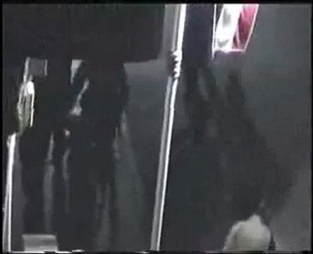 فري برس مظاهرة وهجوم الامن اسنعمال القنابل والمدرعات في اطلاق النار 2 8 2011