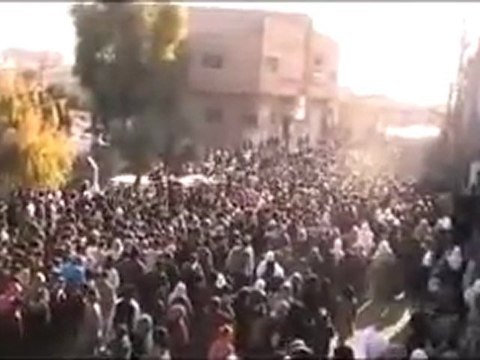 فري برس موكب مهيب في تشيع الشهيد سامر شرف الدين مدينة ضمير 11 12 2011