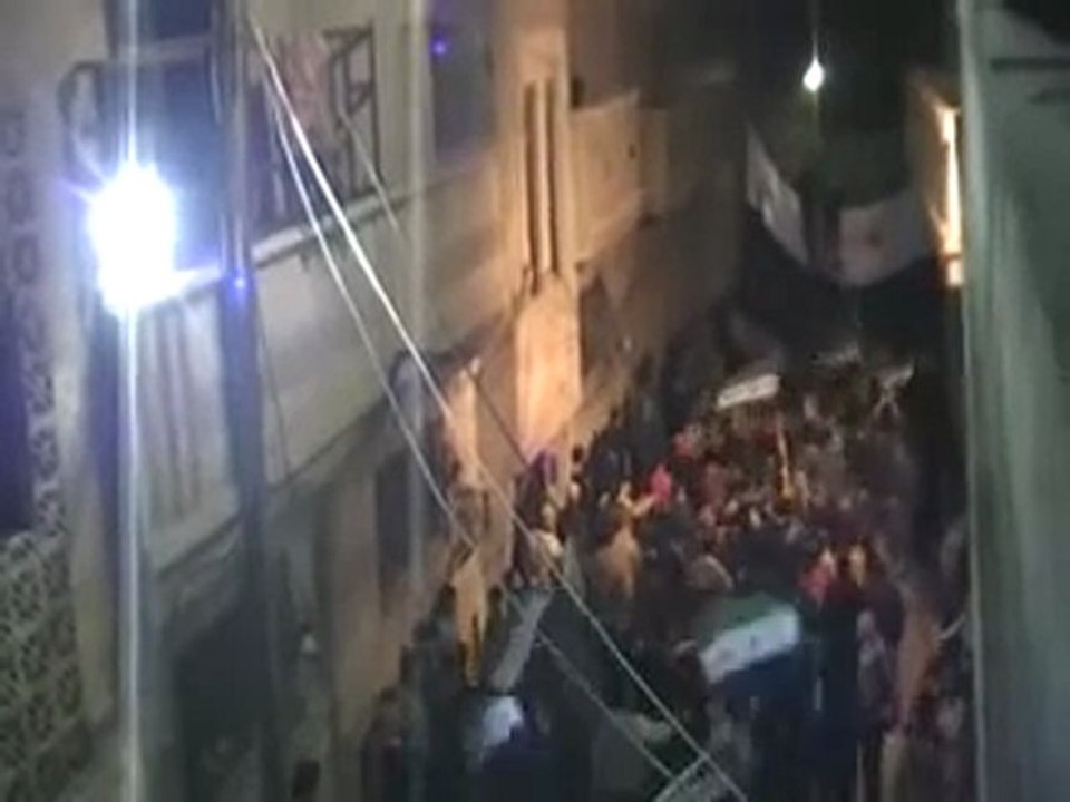 فري برس   حمص باب الدريب مسائية حي الورشة الي بدو يتحدا 11 12 2011