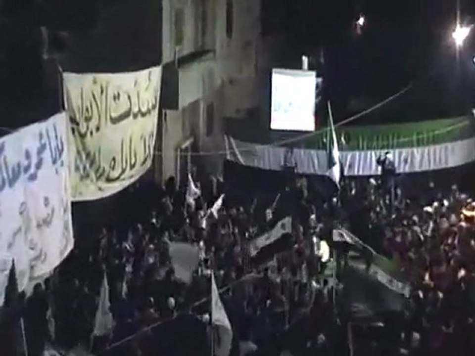 فري برس   حمص مسائية باباعمرو رغم القصف خرجنا مع شاشة الجزيرة مباشر 12 12 2011