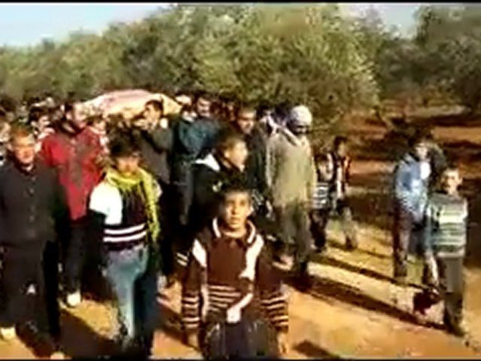 فري برس   ادلب كفريحمول تشييع الشهيد صلاح طاهر حسين 13 12 2011
