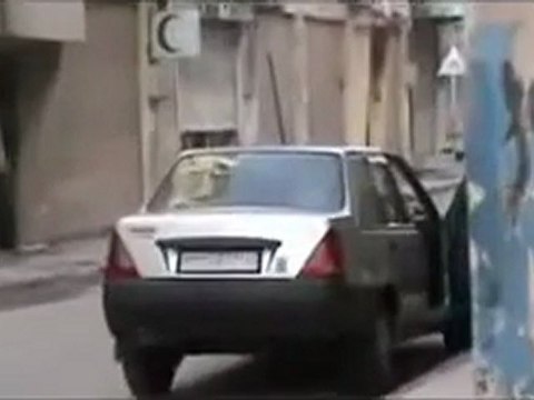 فري برس حمص باب السباع الشهيد سامي مخول واصابة ابنته في الرقبة وهم يركبون السيارة وهم من الطائفة المسيحية 13 12 2011