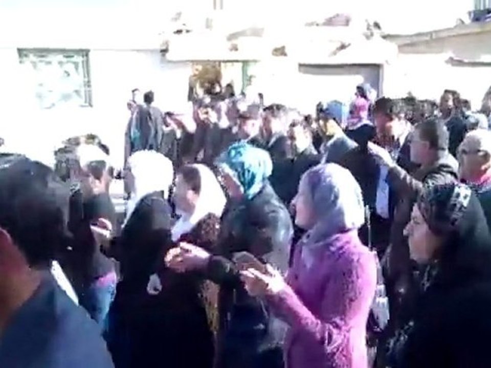 فري برس   أحرار مدينة الدرباسية في جمعة الجامعة العربية تقتلنا 16 12 2011 ج4