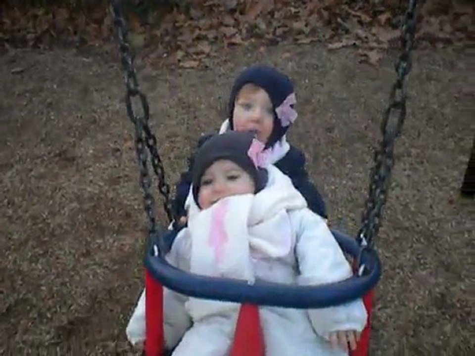 Les filles et la balançoire