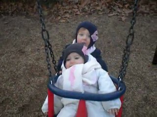 Les filles et la balançoire