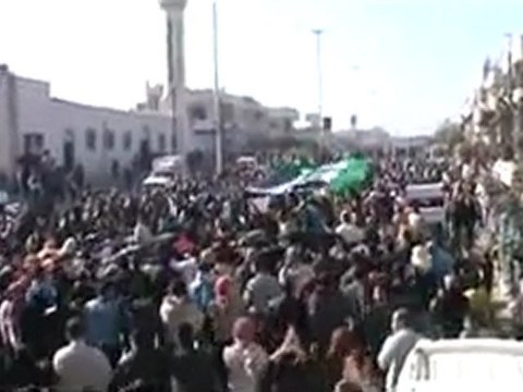 فري برس حماة الأربعين مظاهرة رغم الجراح في جمعة الجامعة العربية تقتلنا 16 12 2011