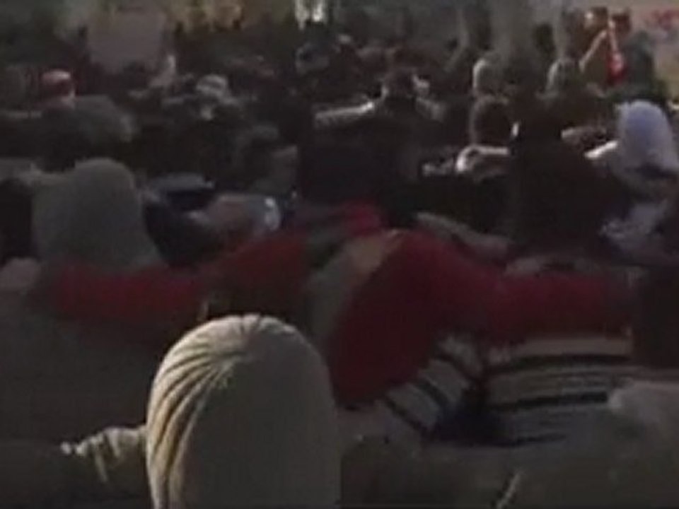 فري برس   دمشق الجامعة العربية تقتلنا مظاهرة حي برزة الدمشقي 16 12 2011