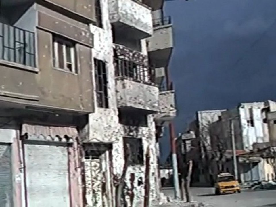 فري برس   اثار الدمار في احد ابنية باب السباع 17 12 2011