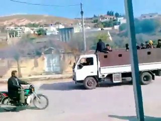 فري برس   إقتحام الجيش و الأمن للمظاهرة بقلعة المضيق بجمعة الجامعة العربية تقتلنا 16 12 2011