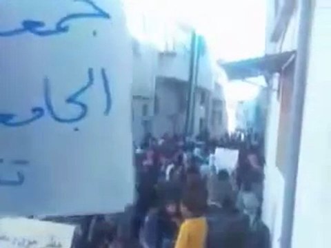 فري برس حماة حي الفراية مقطع طويل لمظاهرة اشاوس الحي 16 12 2011