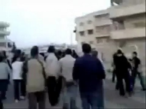 فري برس حماه حي الكرامة مظاهرة عصرونية مع حرائر الحي 17 12 2011