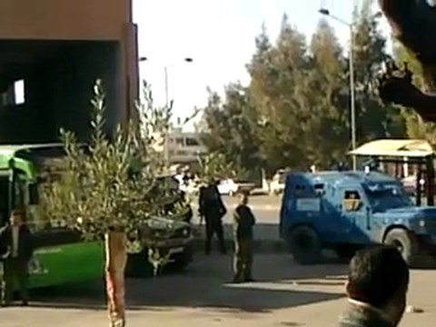 فري برس حمص الوعر جمعة الجامعة العربية تقتلني تواجد امني قبل المظاهرة 16 12 2011