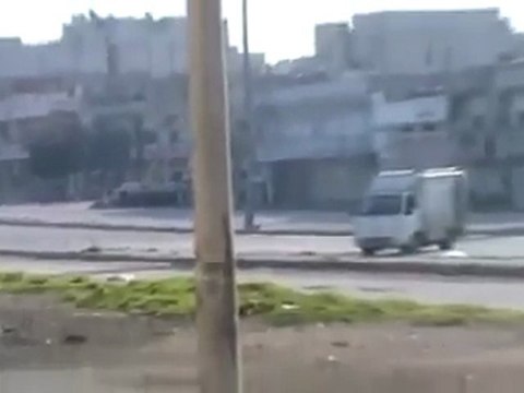 فري برس سيارة الشهداء الثلاثة والحاجز مهم جدا حمص ديربعلبة 16 12 2011