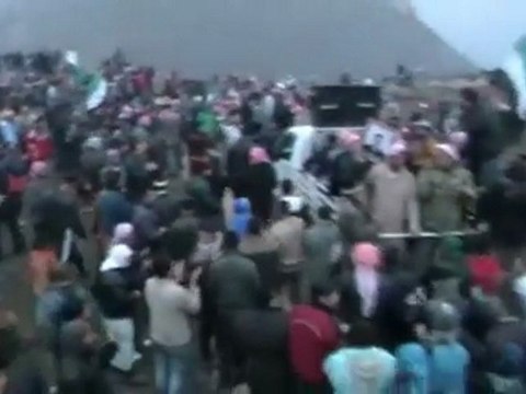 فري برس حماة تشييع الشهيد معتز أكرم بكور ببلدة قلعة المضيق 18 12 2011 ج1