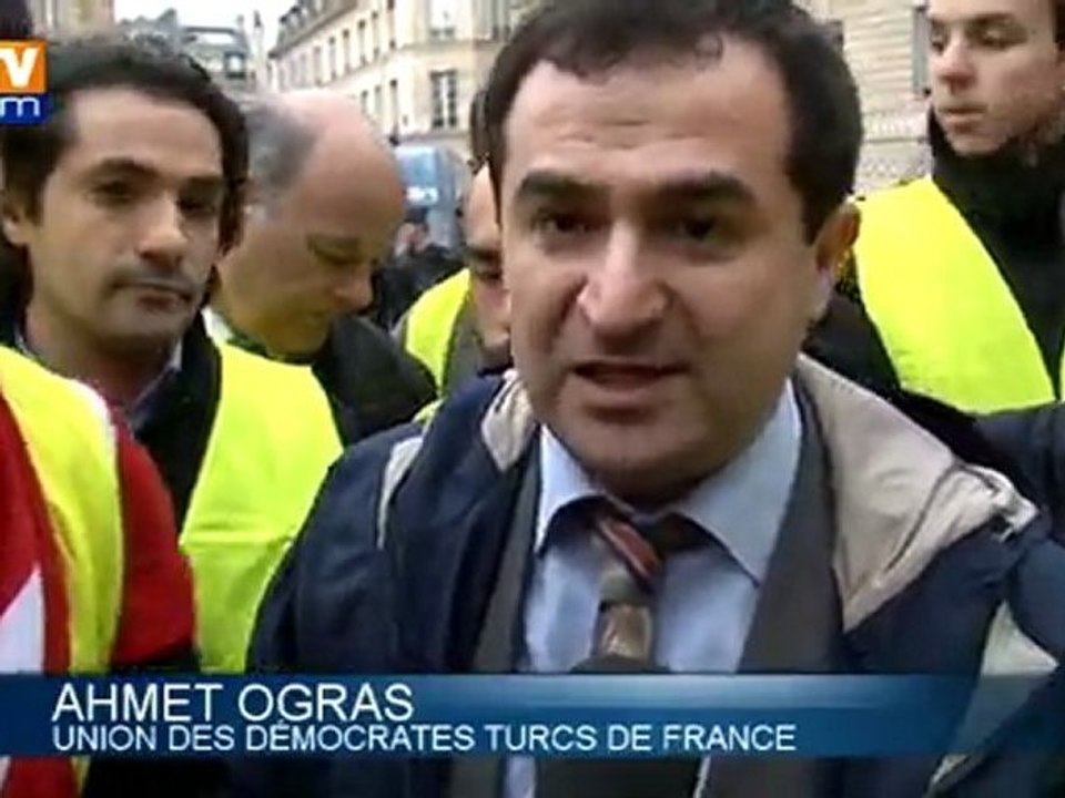 Manifestation contre la loi sur la négation du génocide arménien