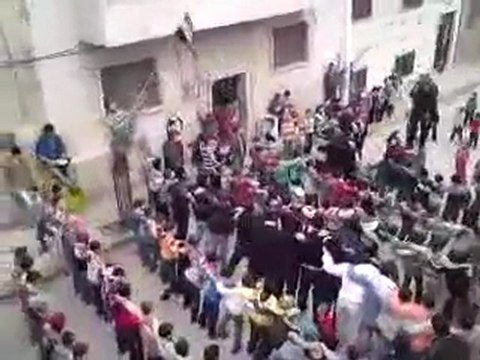 فري برس مظاهرة حماة طريق حلب 18 12 2011 ج2