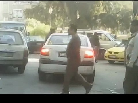 فري برس حصار عصابات الامن لمشفى المهايني في حي الميدان الدمشقي واطلاق النار واعتقال المتظاهرين 18 12 2011