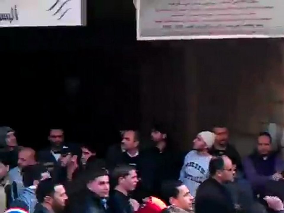 فري برس   مشاركة احرار مدينة الكسوة في تشييع الشهيدة هالة المنجد في حي الميدان 19 12 2011