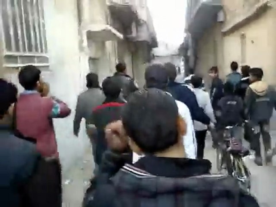فري برس   دمشق    حي القدم    مظاهرة في حي القدم الشريف لنصرة الميدان 19 12 2011