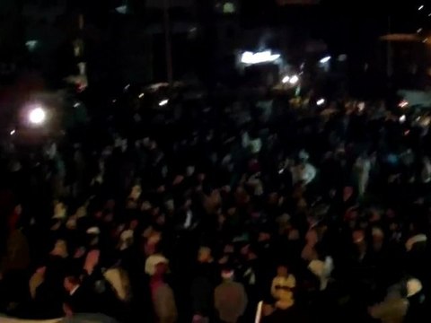 فري برس مظاهرة بعد منتصف الليل في مدينة ادلب نصرة للجبل 19 12 2011