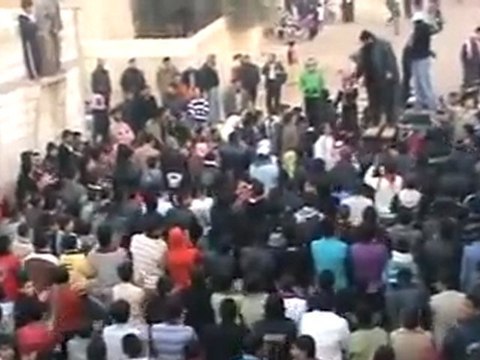 فري برس حمص ديربعلبة اصغر طفل يقود مظاهرة روعة 20 12 2011