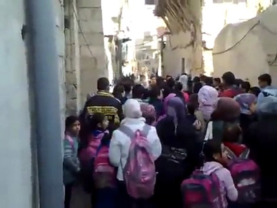 فري برس   دمشق حي برزة البلد مظاهرة طلابية 20 12 2011 ج2