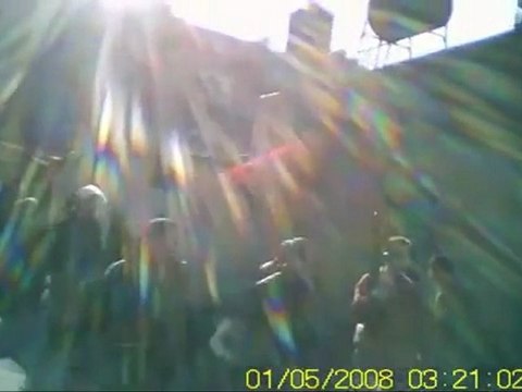 فري برس عصابات الامن والشبيحة في حي الميدان عند جريدة تشرين في كورنيش الميدان قبل تشييع الشهيد 20 12 2011