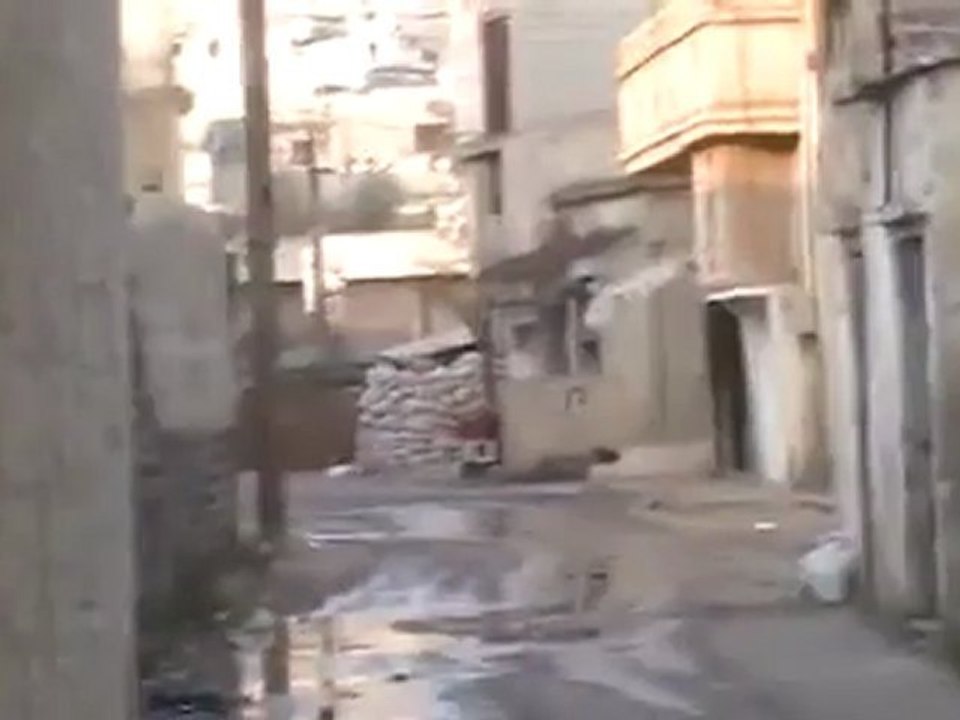 فري برس   حمص تلبيسة   بقاء حواجز الجيش بعد توقيع المبادرة 20 12 2011 ج2