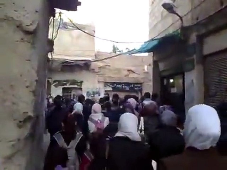 فري برس   دمشق حي برزة البلد مظاهرة طلابية 20 12 2011