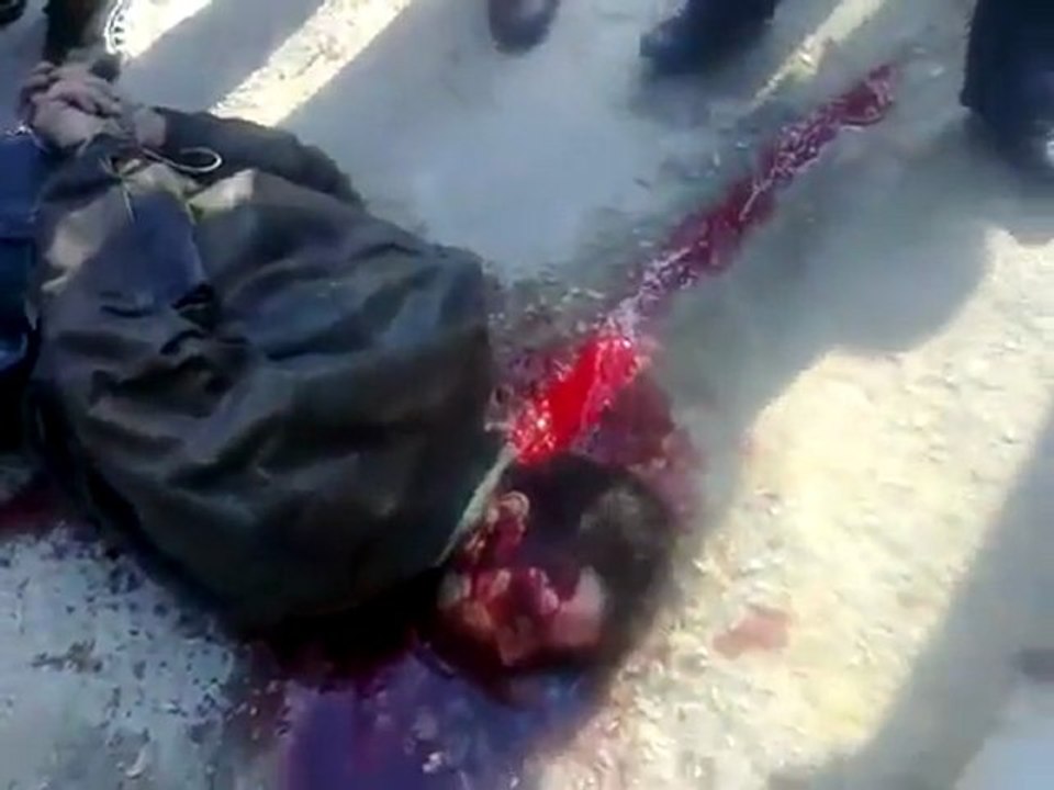 فري برس   حماة حي الحميدية الشهيد عامر هنو 21 12 2011