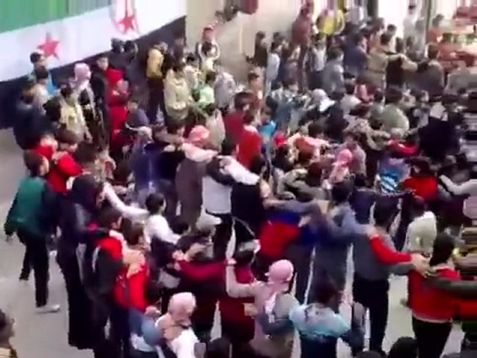 فري برس   حماه   حي الحميدية  نصرة لاهل ادلب ودرعا 21 12 2011‎