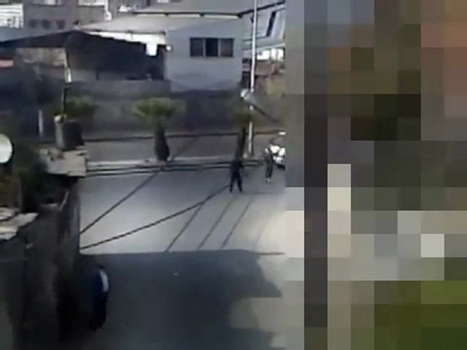 فري برس   إطلاق نار على مشيعين الشهيد محمد أيهم السمان في حي القدم 21 12 2011