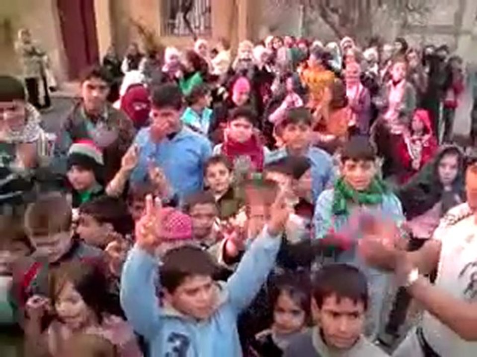 فري برس   اللاذقية الحفة بكاس مظاهرة لبراعم المستقبل بهتافات القاشوش 21 12 2011