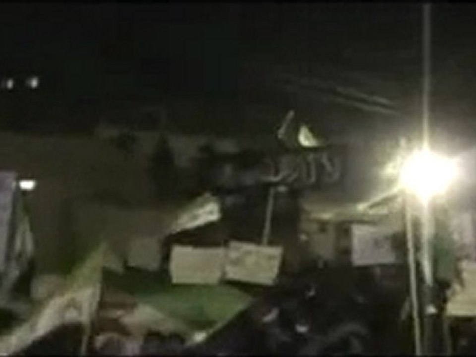 فري برس   ريف دمشق دوما    مظاهرة مسائية وأغنية زينو الثورة 21 12 2011