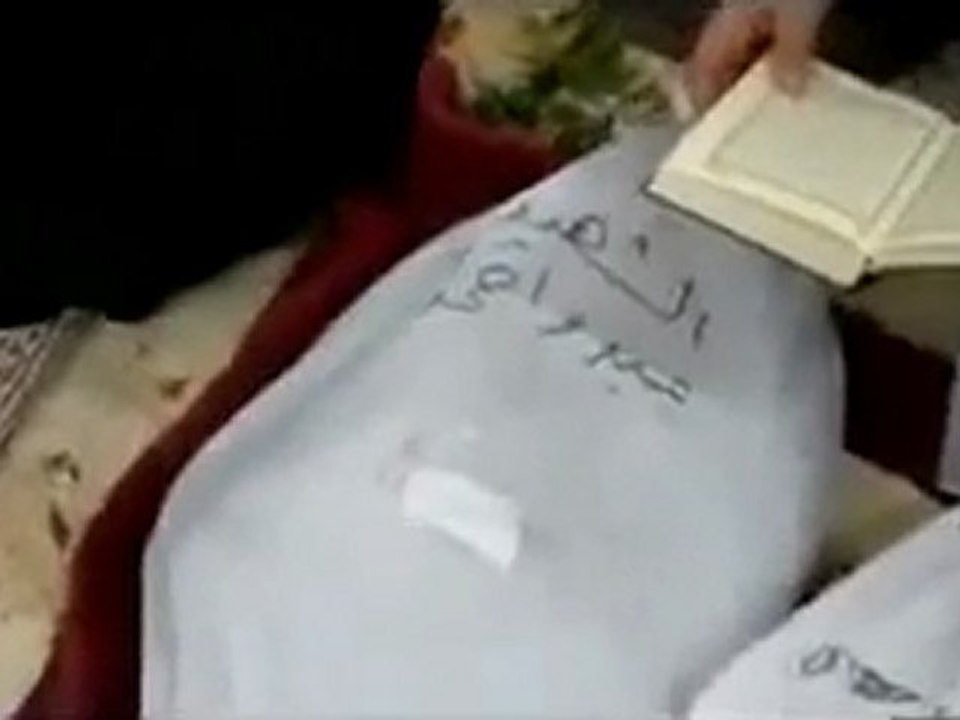 فري برس   إدلب مجزرة كفرعويد جبل الزاوية 20 12 2011 جـ4