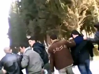 فري برس   حلب الجامعة   الشبيحة تعتقل طالب ملطخ بالدم 22 12 2011