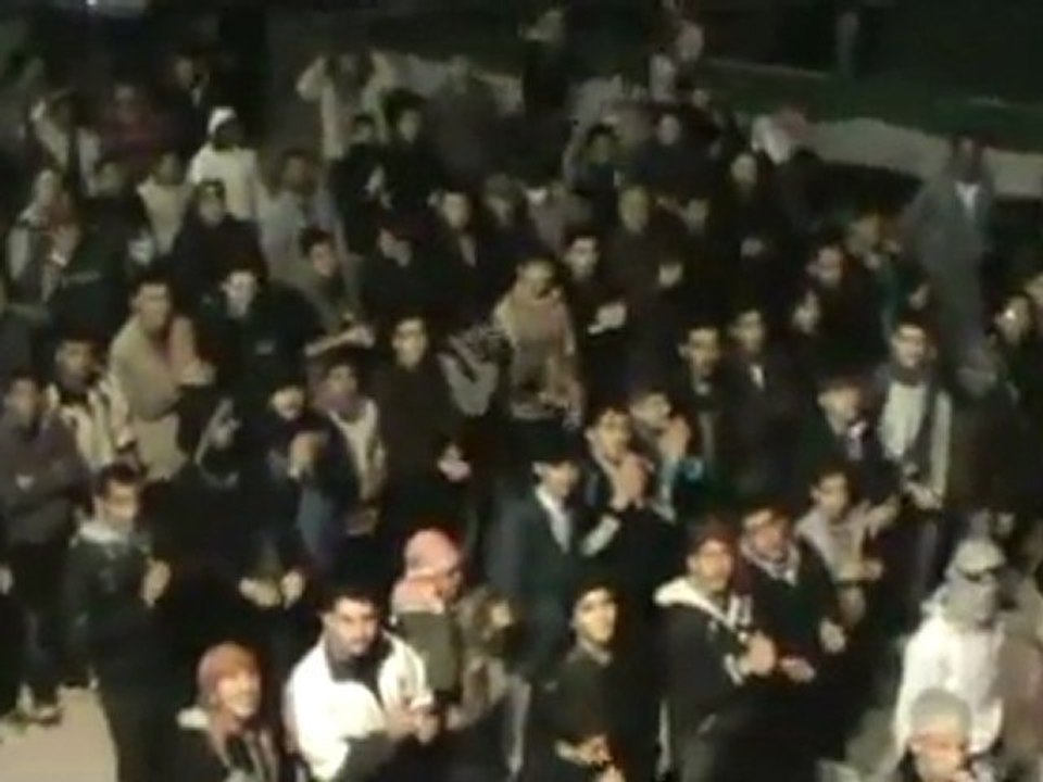 فري برس   مسائية حماة طريق حلب 22 12 2011 ج1