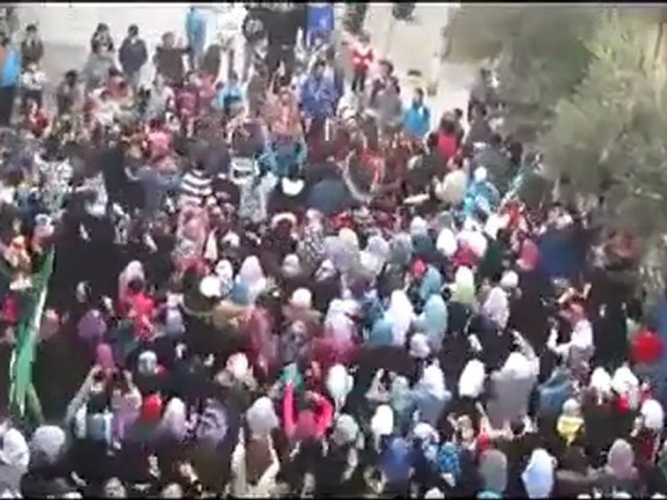 فري برس   حمص المحتلة حرائر الوعر القديم رائعة النصرة لإدلب الفداء 22 12 2011 ج1