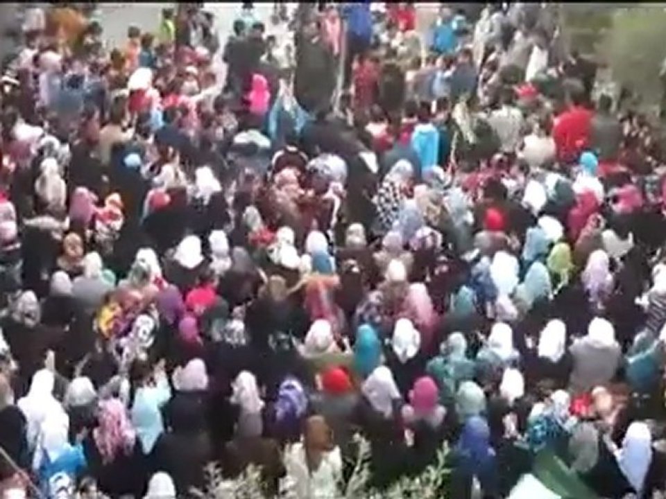 فري برس   حمص المحتلة حرائر الوعر القديم رائعة النصرة لإدلب الفداء 22 12 2011 ج2