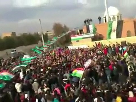 فري برس عــــامودا خميس مهرجان عامودا الثوري رفع علم قطر 22 12 2011